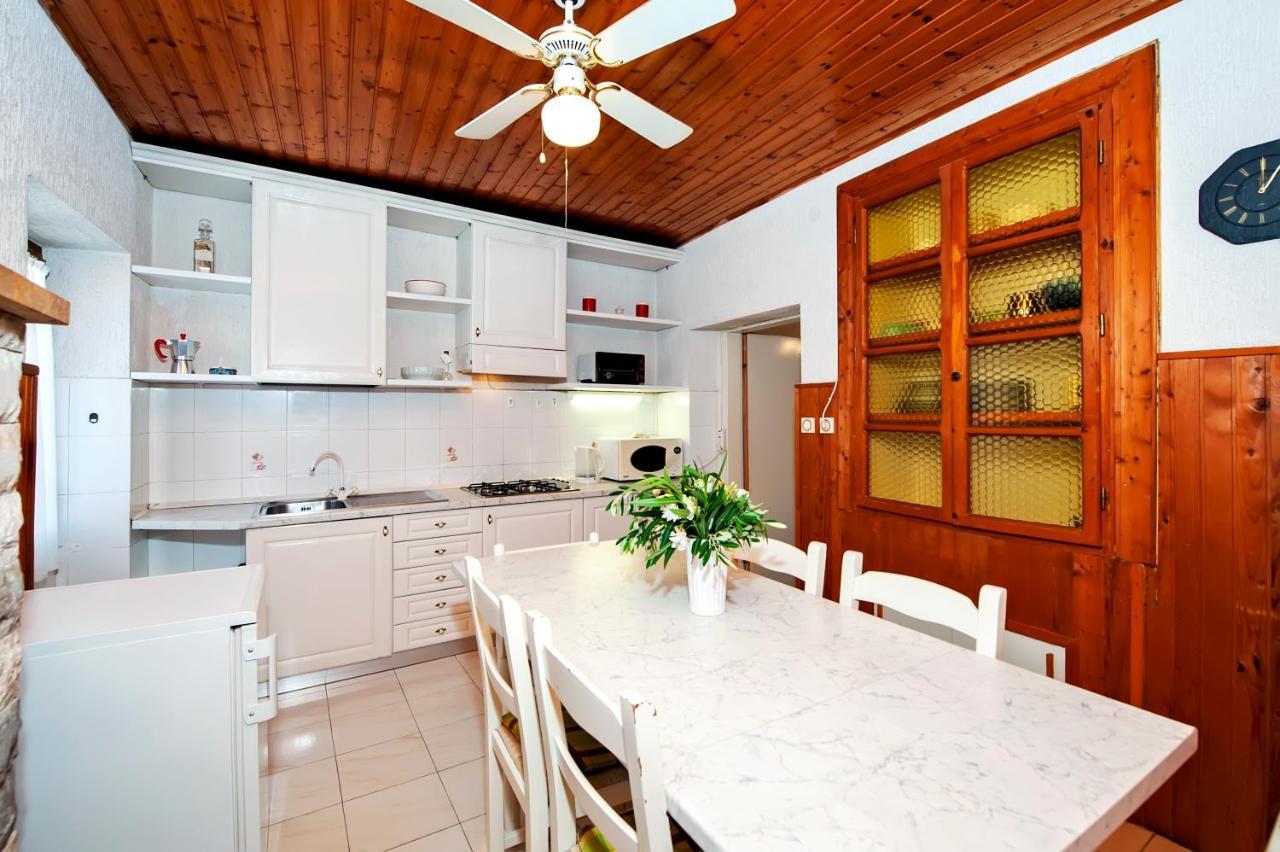 Carera Seaview Apartments روفينج المظهر الخارجي الصورة